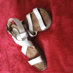 Women's white Lobo Solo sandals. Size 6.5